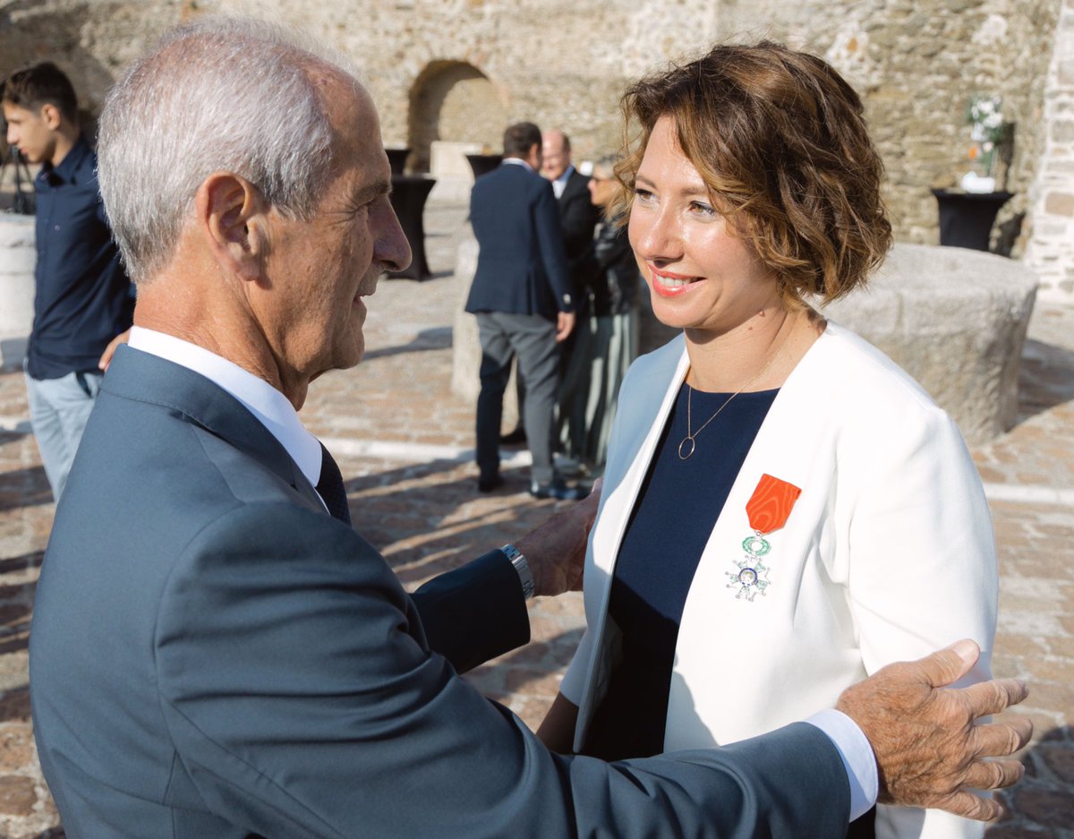 Légion d’honneur-les décorés (@lhdecores) on Twitter photo <a href="/berceaumagique/">Mégara / Berceau magique</a> Charlotte Dubost, fondatrice et présidente de Mégara a reçu la légion d'honneur par Hubert Falco 🎖 Une belle récompense pour son parcours professionnel et personnel, ainsi que ses engagements associatifs et économiques. Une réussite également pour toute la team <a href="/berceaumagique/">Mégara / Berceau magique</a> Charlotte Dubost, fondatrice et présidente de Mégara a reçu la légion d'honneur par Hubert Falco 🎖 Une belle récompense pour son parcours professionnel et personnel, ainsi que ses engagements associatifs et économiques. Une réussite également pour toute la team