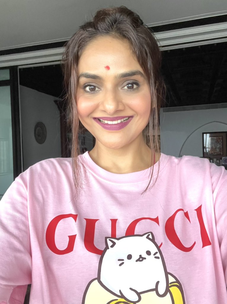 madhoo69's tweet photo. Life can be hard , but if u r in this planet , GOD has plans for you . Trust in that space move along minute by minute and try and put on a smile if u can https://t.co/LXuRKGeiAg