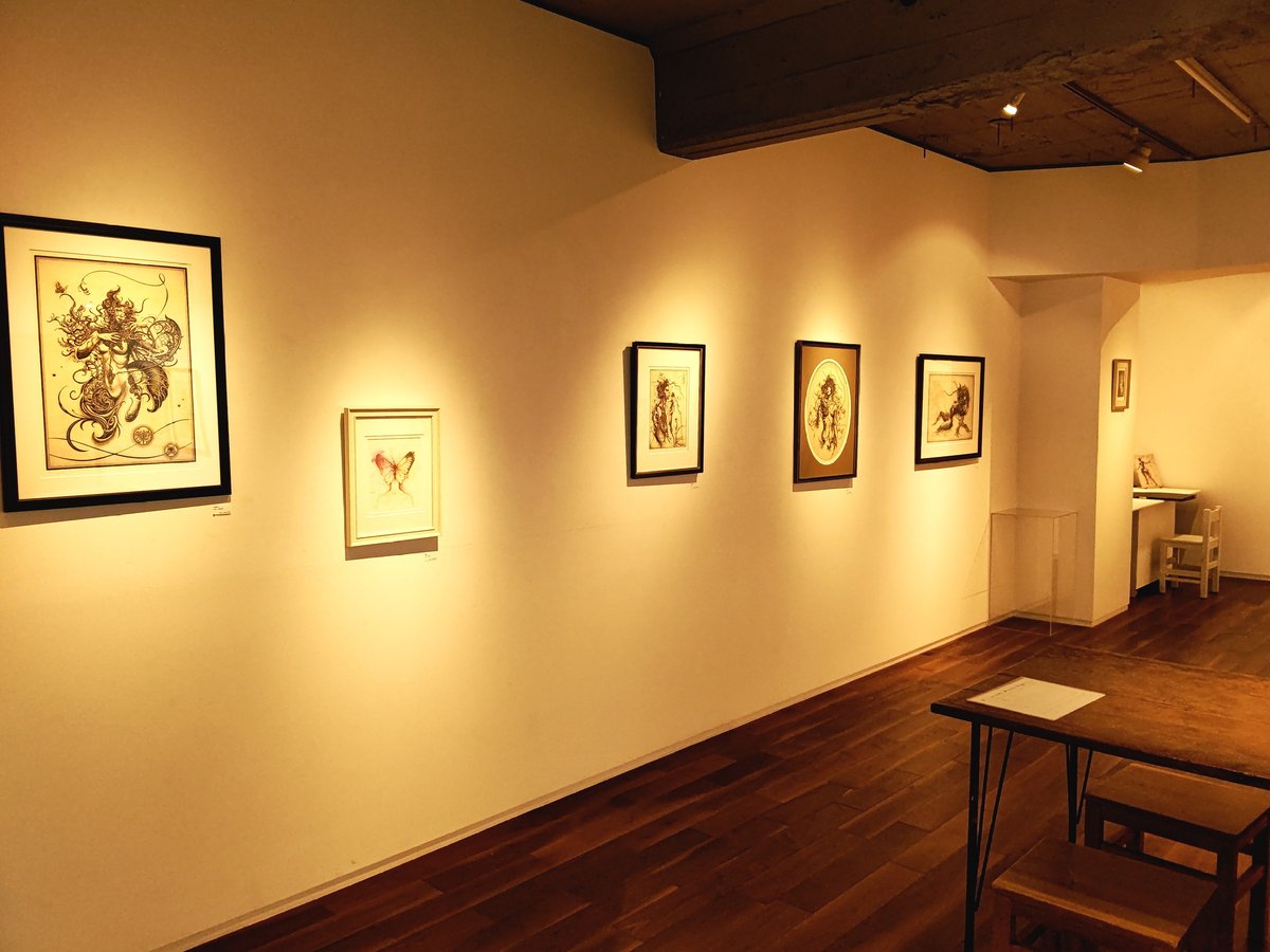 不忍画廊で個展開催中です😃
真夏の都会のオアシス的な落ち着いた空間になってます。

明日の22日(木)から日曜まで４連続で在廊いたします。