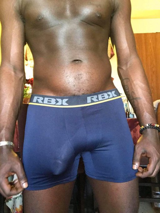 1 pic. Thank yall for 1.6k followers 🥺 https://t.co/2aQQT1EjT0