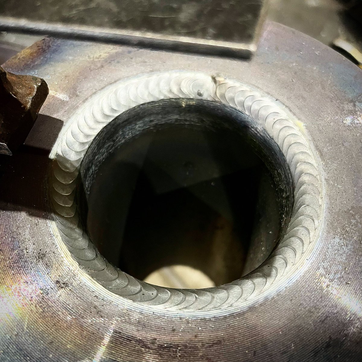 溶接会社の社長 これ誰の溶接 こんな綺麗な溶接した覚えないな まさかのニュータイプの仕業だった Togetter