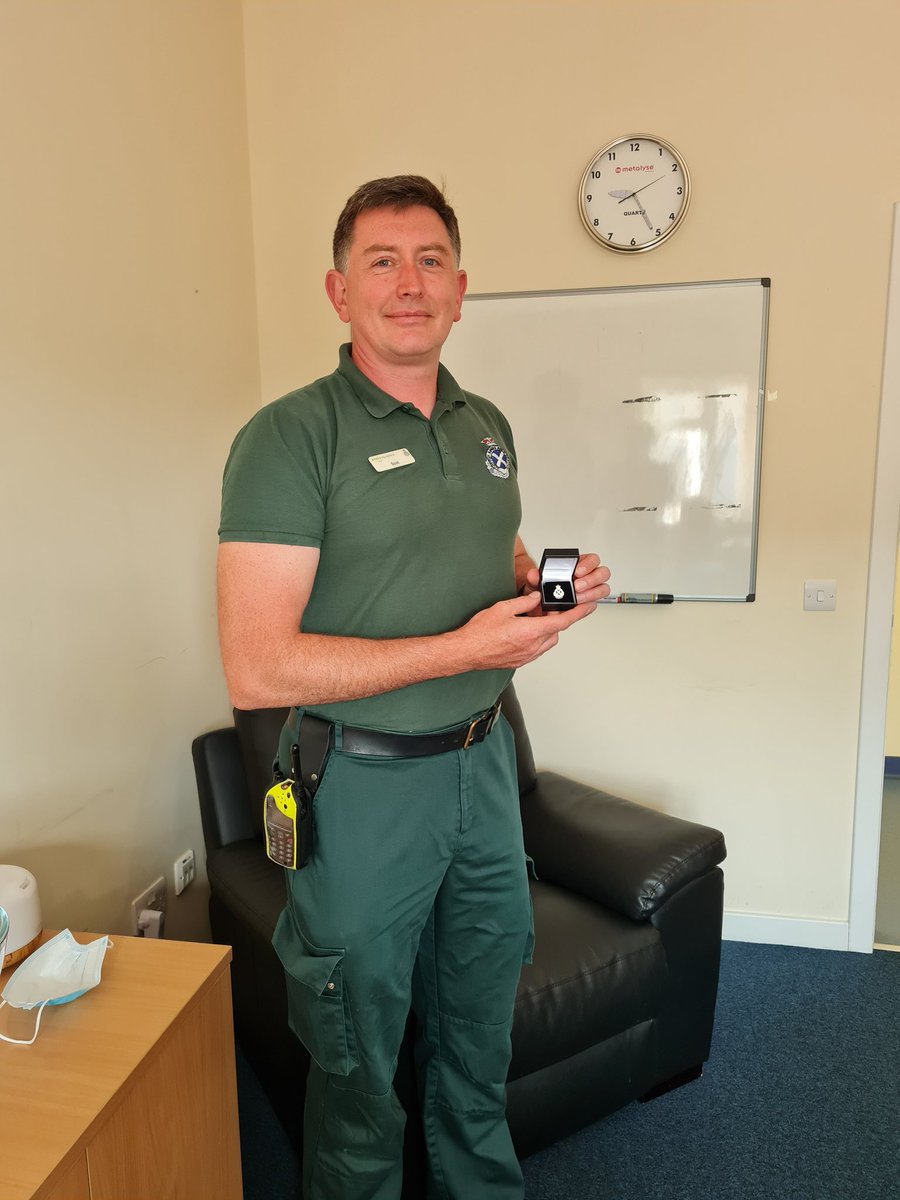 scotiaboy6's tweet photo. Happy 10 years service pin at Kilmarnock Station pin 😊 @LynnePeacock9 @sas @HoSAyrshireSAS #Ambulance #welcomenewteam https://t.co/mzoA7YCyfh