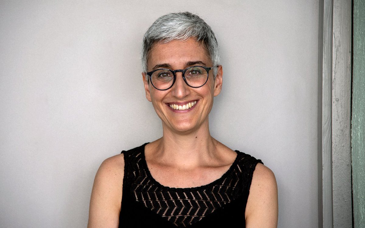 Neus Sabaté: "Hemos deconstruido un poco la electrónica porque se trata de hacer dispositivos con el mínimo número de componentes. Lo que hacemos es aunar dos elementos al convertir la fuente energía en un sensor"

➡️bit.ly/3kFfzOD

#CientíficasyCambioGlobal 🌎👩🏻‍🔬
