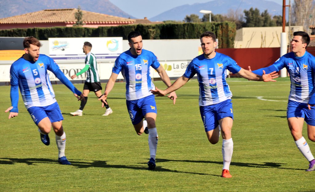 🙋🏻‍♂️ Amb <a href="/PepuSoler/">Pepu</a> no és un adeu, sinó un fins aviat. Creix laboralment com a bomber que t'esperem amb els braços oberts d'aquí un any!

⚽ Peça clau d'un Figueres on n'ha estat el màxim golejador els 2 anys, anotant 17 gols en 47 partits. Gràcies, sort i fins aviat, Pepu!