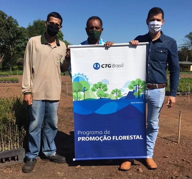 CTG_1993's tweet photo. In partnership with the #ItespFoundation, #CTGBrasil distributed about 4,350 seedlings of native species that will be planted in areas with Agroforestry System projects. The distribution is part of our #ForestPromotionProgram,through the free seedlings distribution of the region. https://t.co/eeYT3O143x