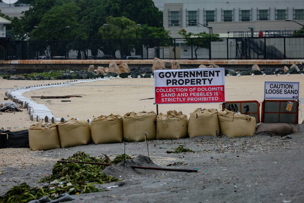 ABSCBNNews's tweet photo. LOOK: The P28-million "dolomite beach" in Manila Bay after the heavy rains brought by habagat on Wednesday

The area, which is part of the P389-million Manila Bay rehabilitation project, was opened for limited public viewing last weekend.
More: https://t.co/rNhqunaVYK https://t.co/VBaO2RhDCx