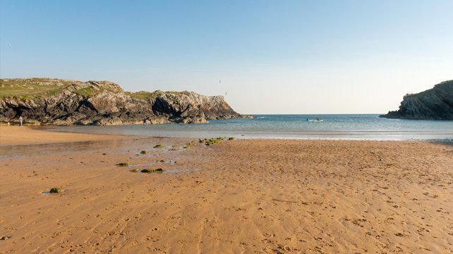 10 beaches in Wales for kids bit.ly/3afNpCu #GetOutside #wales #findyourepic #travel #beaches