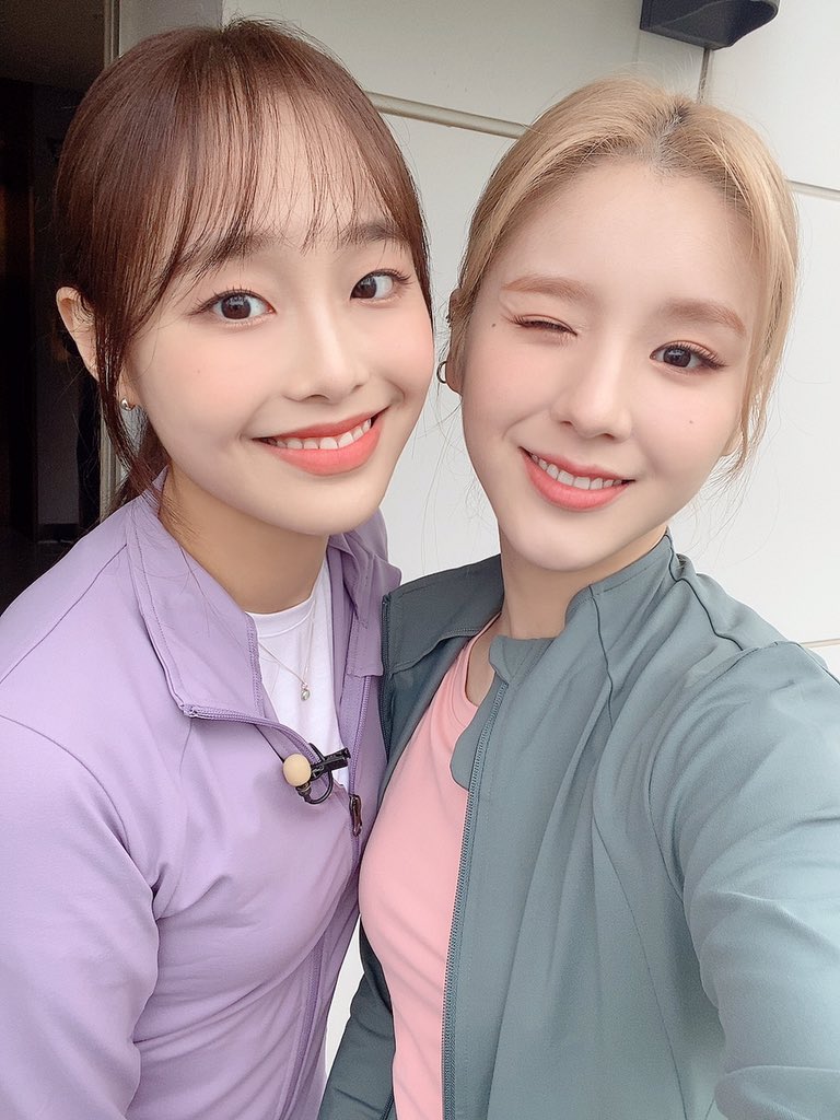 heezihn's tweet photo. There are so many sports that you can enjoy at the Cultural Center!! Please watch the 6th episode of 'Other: Mission Complete HeeChuu', which sparked the desire of Heejin and Princess Chuu to compete at 6:30 pm (KST)⛳🤍

#이달의소녀 #희진 #츄

▶️https://t.co/K7qWO7GhtS https://t.co/LpR7NcwHcd