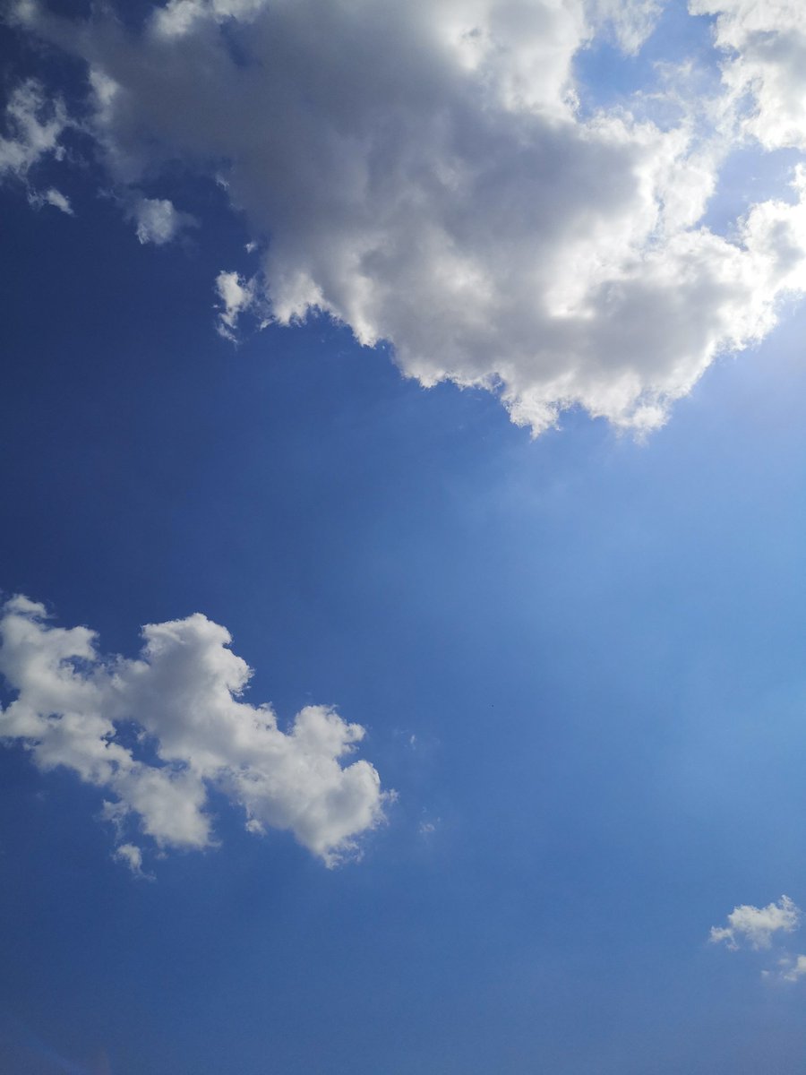 Organised the school festival yesterday and thankfully the thunderstorms held off! Was an excellent event with lots of stalls for the students to take part in, all put on by the wonderful staff. A real celebration to end the year with!
#endofterm #summerfestival