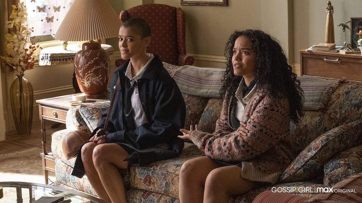 StreamMaxCA's tweet image. If you have a sibling, this moment needs no explanation. #SheStartedIt Dying to see what happens between these two in tomorrow&apos;s #GossipGirl