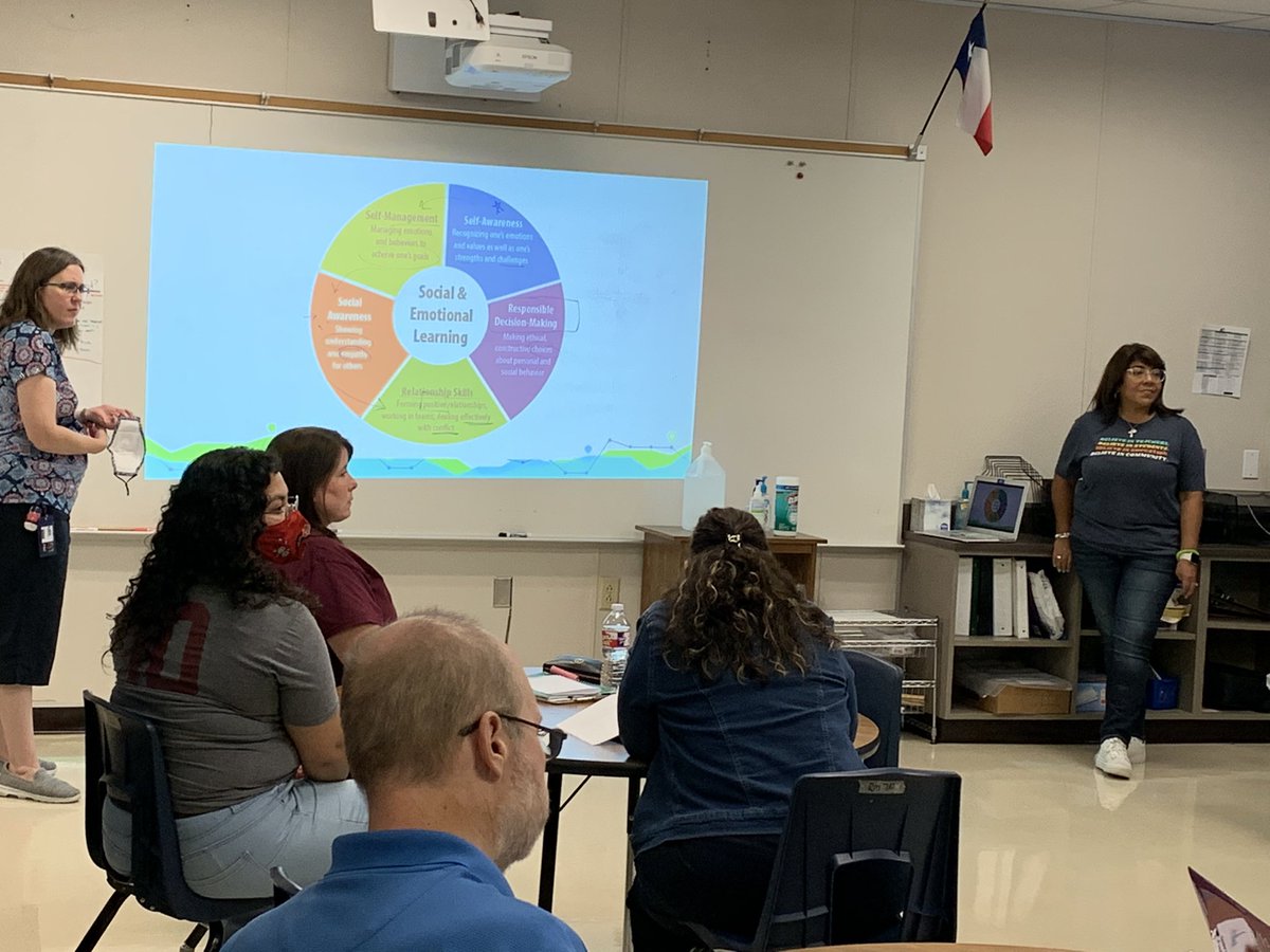 ValdesNativ's tweet image. #LISDConvocation21 @LewisvilleES @LoriLitchfield  Thank you to all of our amazing Teachers that presented today at the Lewisville Pony conference