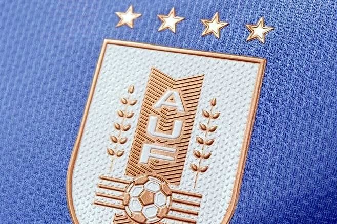 La FIFA ordenó a Uruguay quitar dos estrellas de su camiseta