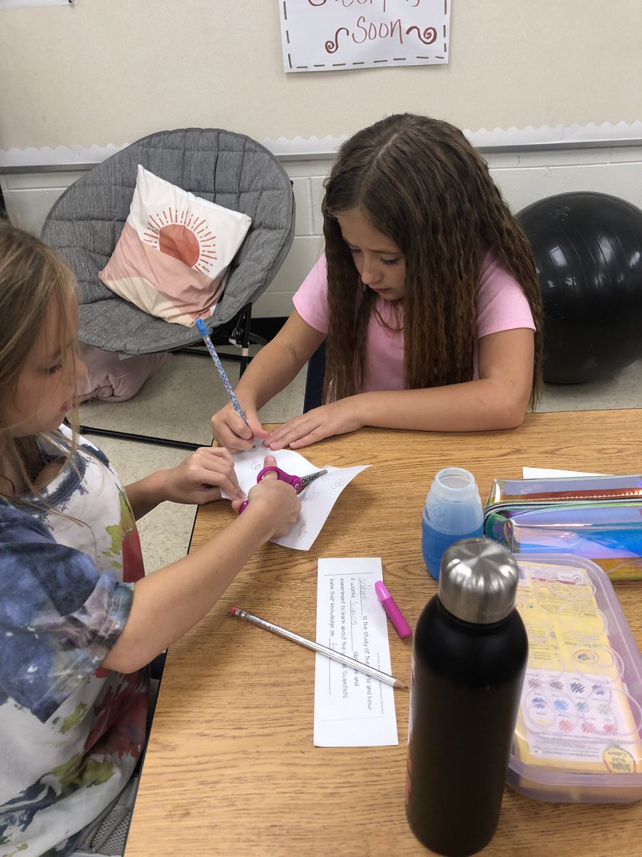 BrandyHenson16's tweet photo. Thinking like scientists!👩‍🔬 🧑‍🔬 
@claytoncougars https://t.co/2fs9v1UgWa