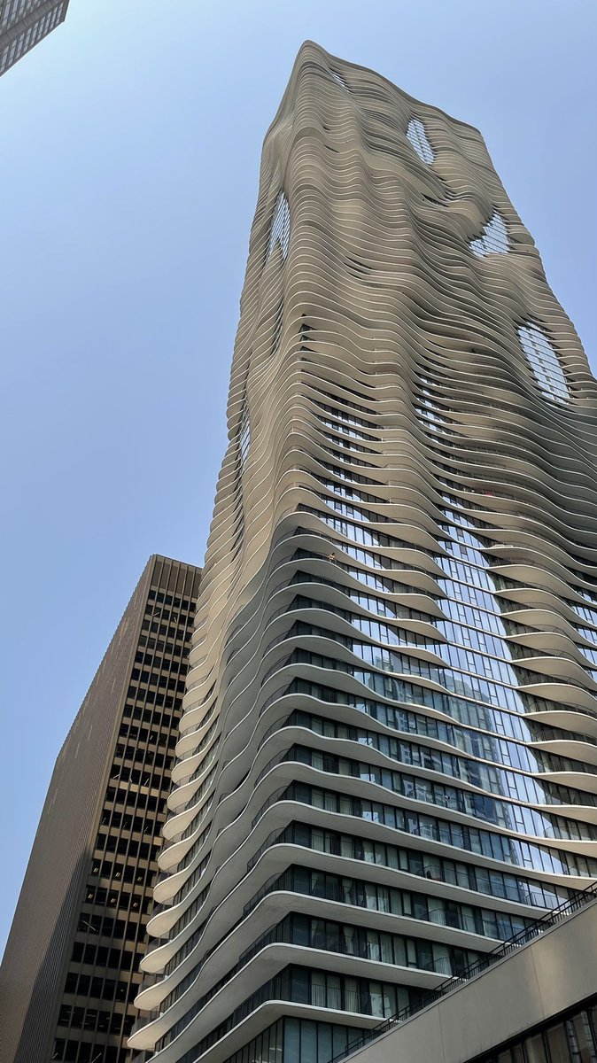 alfredoaramirez's tweet photo. Nada como una visita a Chicago para volver a enamorarse de la arquitectura https://t.co/yEHr0sHyAx