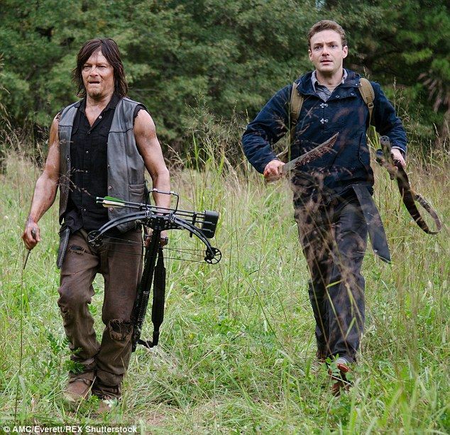 sweetdixonss's tweet image. Daryl with his little gay frens 🥺❤️ #thewalkingdead