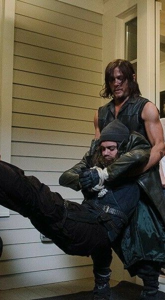sweetdixonss's tweet image. Daryl with his little gay frens 🥺❤️ #thewalkingdead