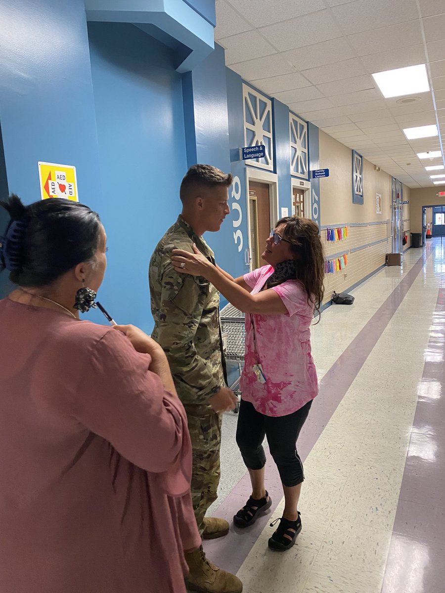 Sandler surprised Mrs. Johnston today.    Thank you Private Johnston for your service.  <a href="/KCS_Lincoln/">Lincoln Elementary</a> @KCS_District