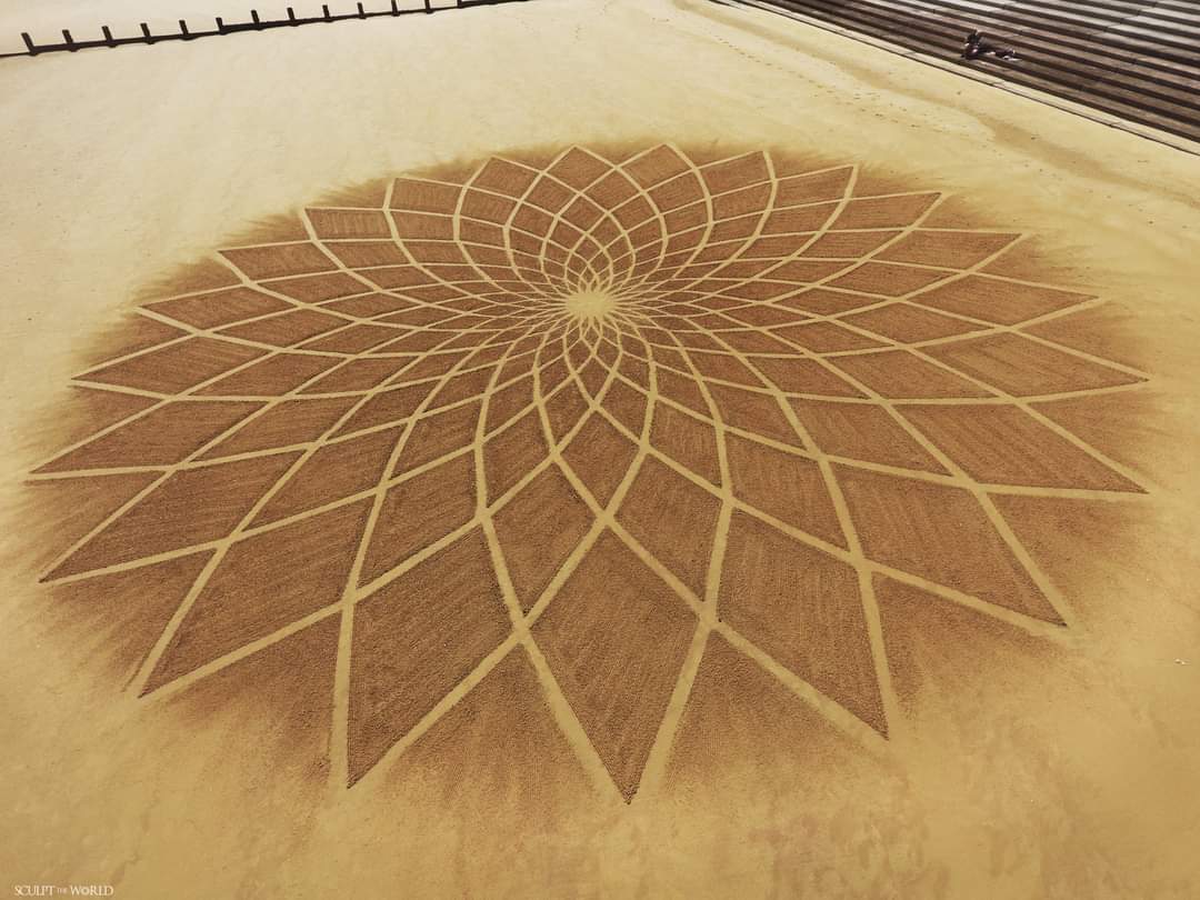 Inverto, 2021

Created at Dymchurch

Prints and more available sculpttheworld.smugmug.com 

#landart #beachart #sandcircles #sanddrawing #beachdrawing #beach #sand #kent #artwork #artist