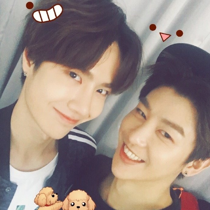 UNIQ_ARCHIVE's tweet photo. ���🎉
#AllRounderLeosDay
#멋있는사자즈_승연이보_생축
#HAPPY_WOODZ_DAY
#HAPPY_YIBO_DAY https://t.co/PtWC4de80R
