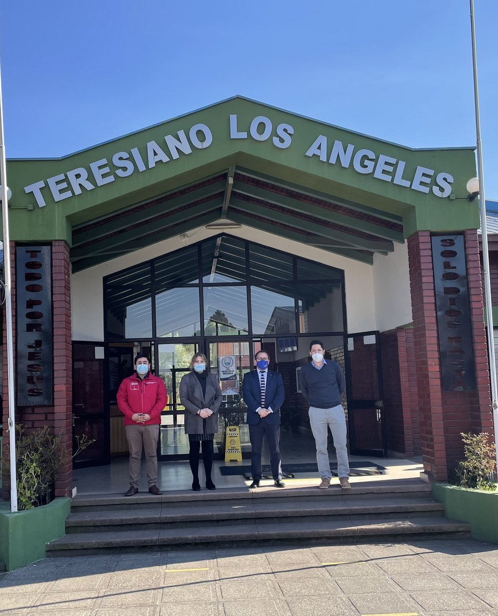 Jefe provincial @SergioManzanoC1, junto al director regional de la <a href="/supereduc_cl/">Supereduc</a> visitaron Colegio Teresiano Los Ángeles, con el objetivo de verificar el cumplimiento de las medidas y protocolos de seguridad para el correcto desarrollo de las clases presenciales.