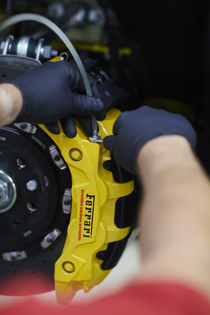 FerrariofWash's tweet photo. Our Ferrari service team ensures that your brakes are maintenance with the utmost care so that you can drive in confidence.

#Ferrari #FerrariClub #DrivingFerrari #FerrariofWashington #drive #carlovers #supercars #automotivephotography #ferrarilovers #ferrari_world #ferrariworld https://t.co/amvrGvXO8q