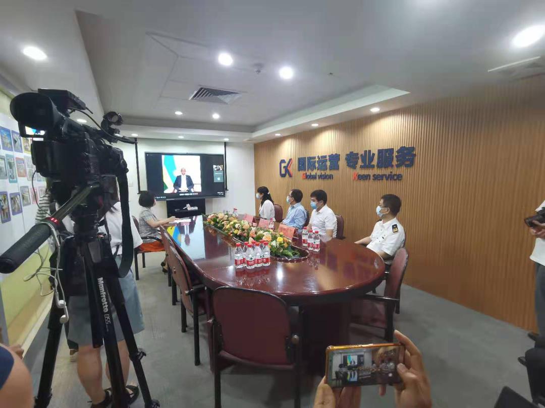 rajregis1's tweet photo. Never get tired of the process,just believe in your goals&amp;keep pushing(Gukotana)until it's done. Lesson learnt from @Diego_Twahirwa ,the first shipment of chili from hills of Muyanza now landed in china,more are yet to come not only for @GashoraFarm but for the country.congs bro https://t.co/kLIevj2eFn