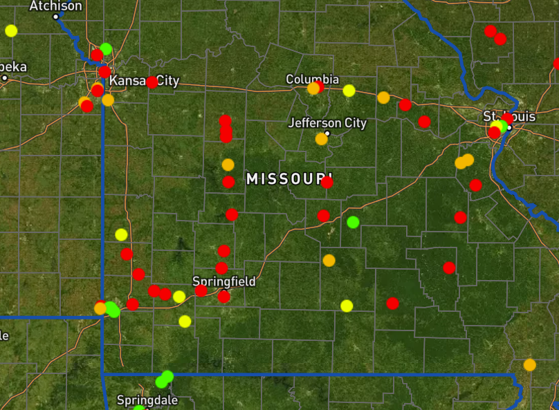 thehurricanehq's tweet photo. A large number of storm spotters and chasers in Missouri went out to different locations at the same time, to create the outline of the initials "JD". They did this to commemorate the death of a weather enthusiast named Jaden. RIP Jaden. #ripjaden #RIP #WXtwitter https://t.co/Pt0LjzVxQR