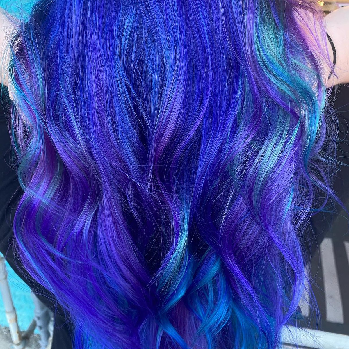 AlchemyHaircrft's tweet photo. Thanks for always letting me “go with my heart”! 
Lifted @joico 
Paint @pulpriothair 
Tools @framar 
Protected @BrazBondBuilder 
#pravana #hairslayerz  #hairinspo #purplehair #bluehair #vividhaircolor #crafthaircolor #vividhairartist 
@beautylaunchpad 
@modernsalon
@americansalon https://t.co/zQ57Z2gcB6