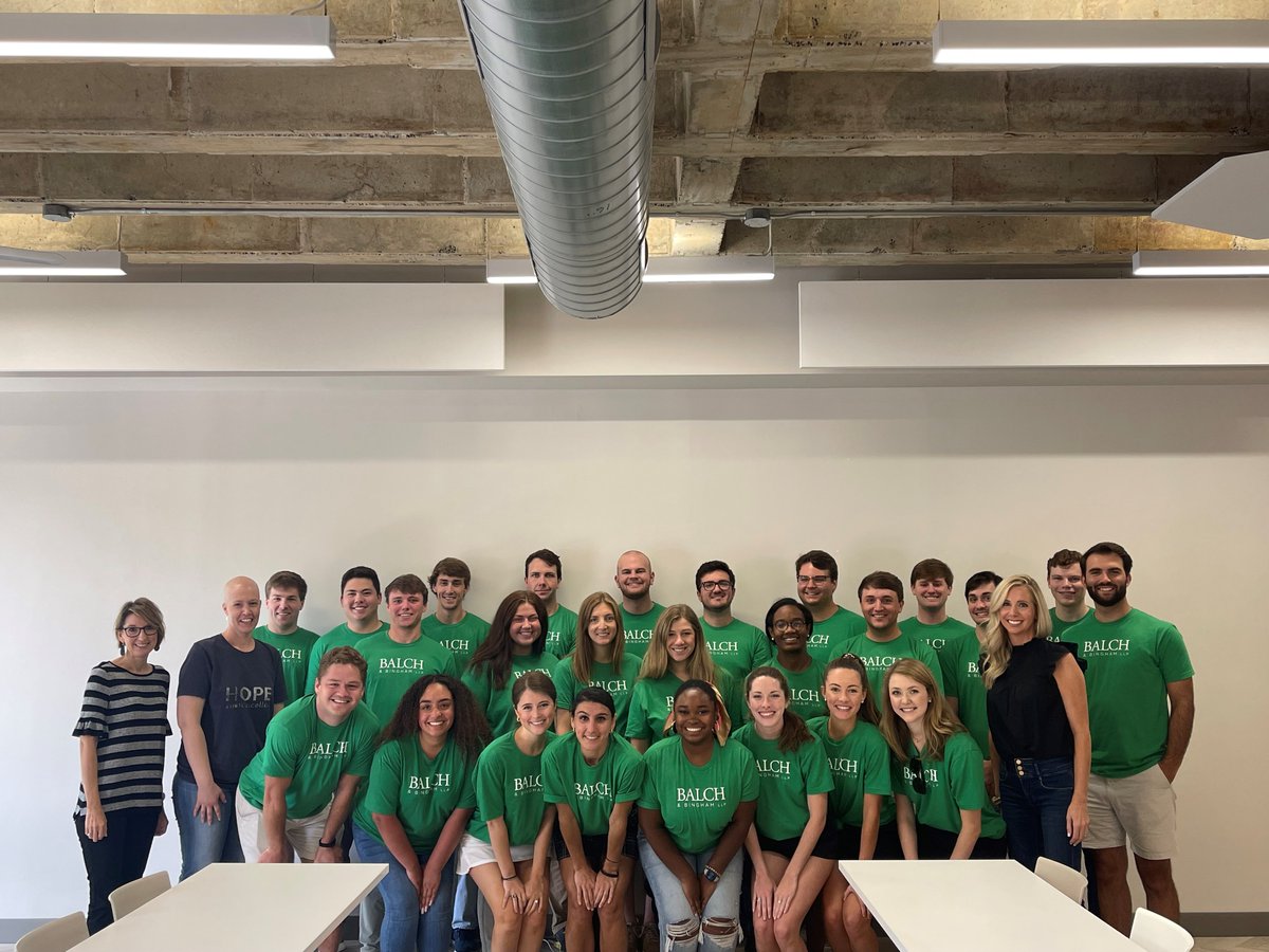 BalchBingham's tweet photo. Birmingham summer associates spent their Friday volunteering at @oneplacebham, an organization that provides services to victims and survivors of domestic violence and sexual assault. SAs enjoyed serving and learning more about the impact being made by One Place. #SummerAtBalch https://t.co/z7S82qcPKW