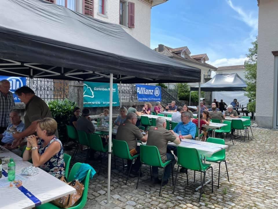 SVPAarau's tweet photo. Liebe Gegner/innen.  Geht Wahlkampf wirklich so? #svp #aarau #wahlkampf #stadtrat https://t.co/ZjxkDF0z8P