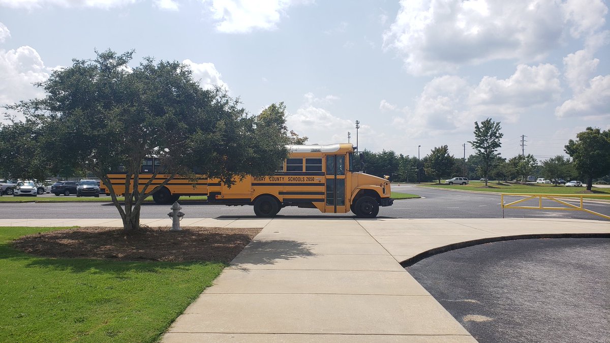 Principal Thompson &amp; AP Richards are headed out to execute 
 the new UGMS dismissal procedures! 
#Best1stDayEverHCS
