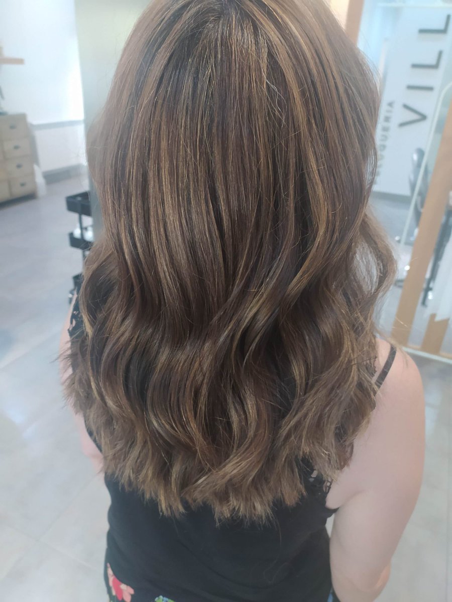 PeluVillar's tweet photo. hemos realizado un balayage combinado con unas babylights muy sutiles, después un tratamiento reconstituyente para el cabello. 
El resultado no puede ser más natural y bonito! 

◽️Peluquería Villar
Tel. 917157262
https://t.co/HT6EviRrGj 

#peluqueriavillar #balayage #babylights https://t.co/bcwTI1dGM4