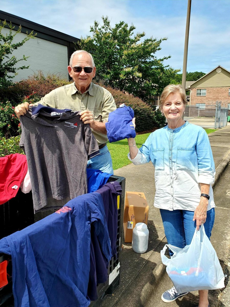 GeorgiaPower's tweet image. Columbus Citizens of Georgia Power and the Columbus Ambassador Chapters collaborated to recycle old company logo-ed items for future re-use. Re:loom, a nonprofit program, took the items to create homemade goods for sale. #WeHelpBecauseItsHome
