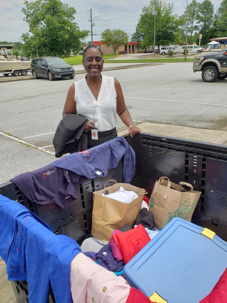 GeorgiaPower's tweet image. Columbus Citizens of Georgia Power and the Columbus Ambassador Chapters collaborated to recycle old company logo-ed items for future re-use. Re:loom, a nonprofit program, took the items to create homemade goods for sale. #WeHelpBecauseItsHome