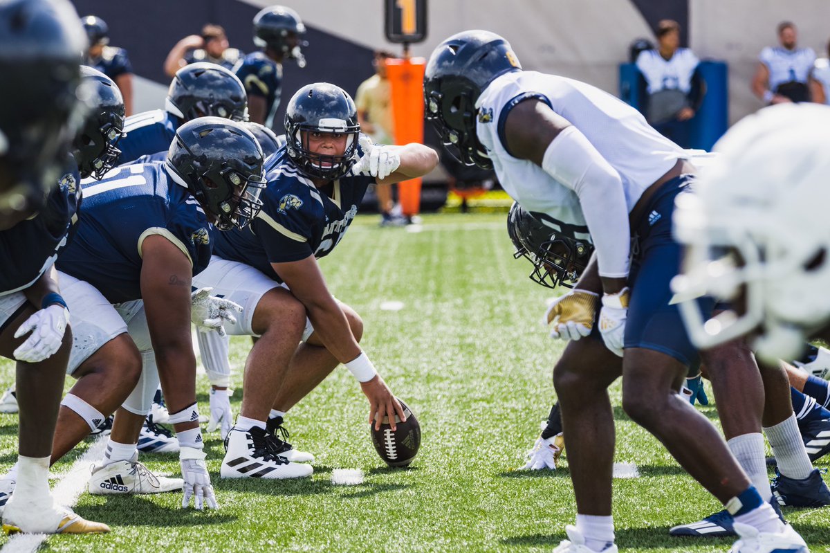 FIUFootball's tweet photo. 🔙2️⃣🏈

#PawsUp 🐾 | #PantherPride https://t.co/Glgi8Lpl3K