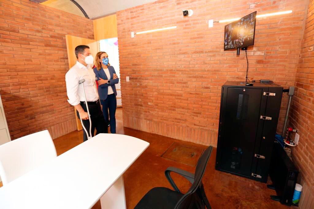 IvetteMurat's tweet photo. En el @DIF_Oaxaca somos una gran familia, por ello, trabajamos para construir un gran legado arquitectónico y atender con dignidad a las familias oaxaqueñas más vulnerables. Hoy arrancamos “Casa Tucán”, avanzando en tiempo y forma, y cumpliendo un compromiso más. https://t.co/P0VBP6RjyD