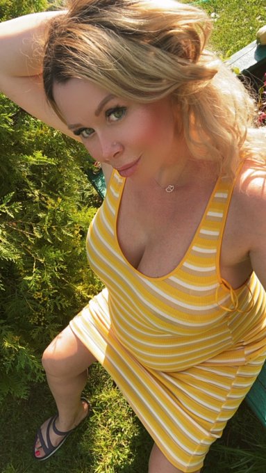 AngelBusty69’s pics and videos