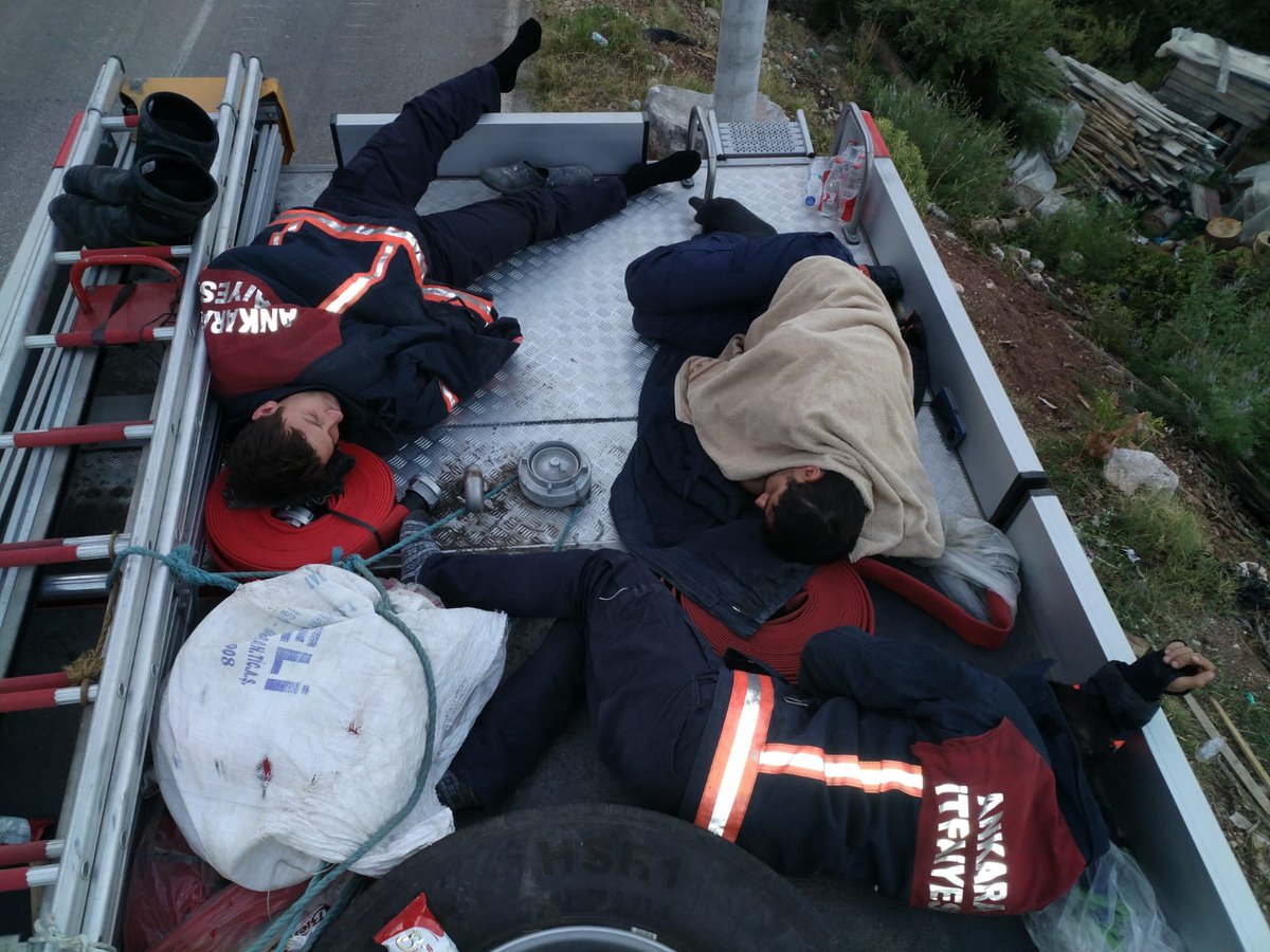 Bazı resimler vardır sen susarsın onlar konuşur.