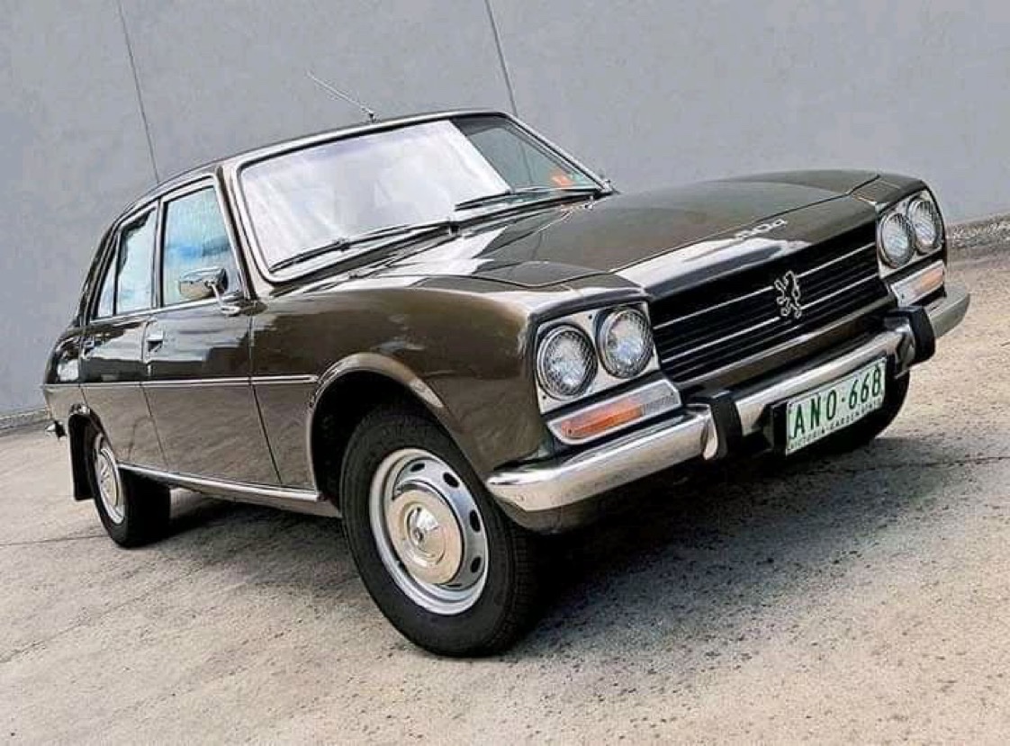 NigeriaStories's tweet photo. Retweet if you remember this car 🙏🇳🇬 https://t.co/PheXx0ubSd
