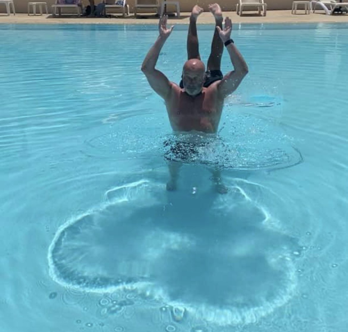 What’s better, the heart in the pool or Zain’s perfect dive after being thrown over my shoulders?! #malta #holiday #fuckyoucovid