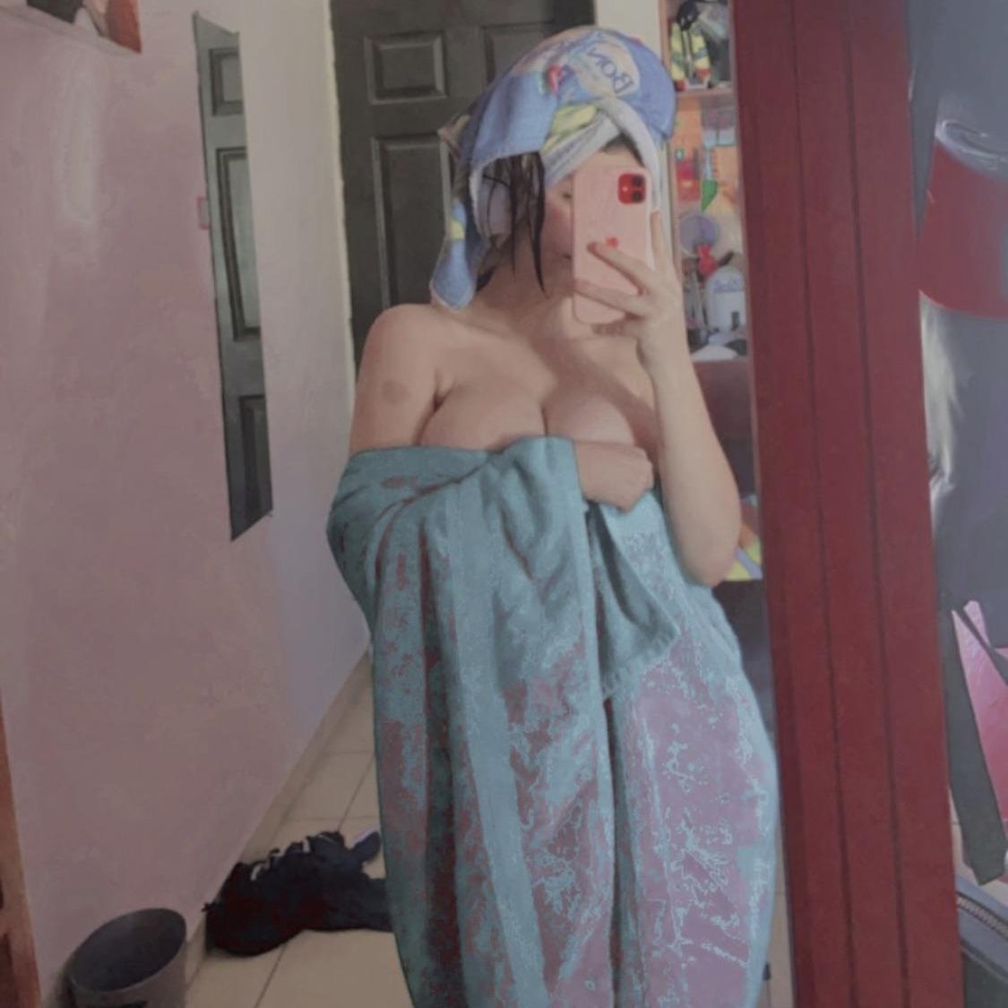 saac1314's tweet photo. Recién bañadita 🥺 Dejen su RT para subir mas contenido sexy 🤤 https://t.co/EzKCDxIGP6