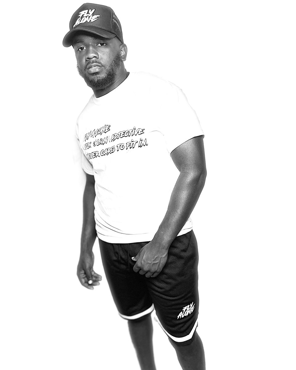 flyaloneapparel's tweet photo. Everything clearer in Black &amp; White ☑️🚀❤️ 

#shopflyalone https://t.co/AhxP4j1aVB