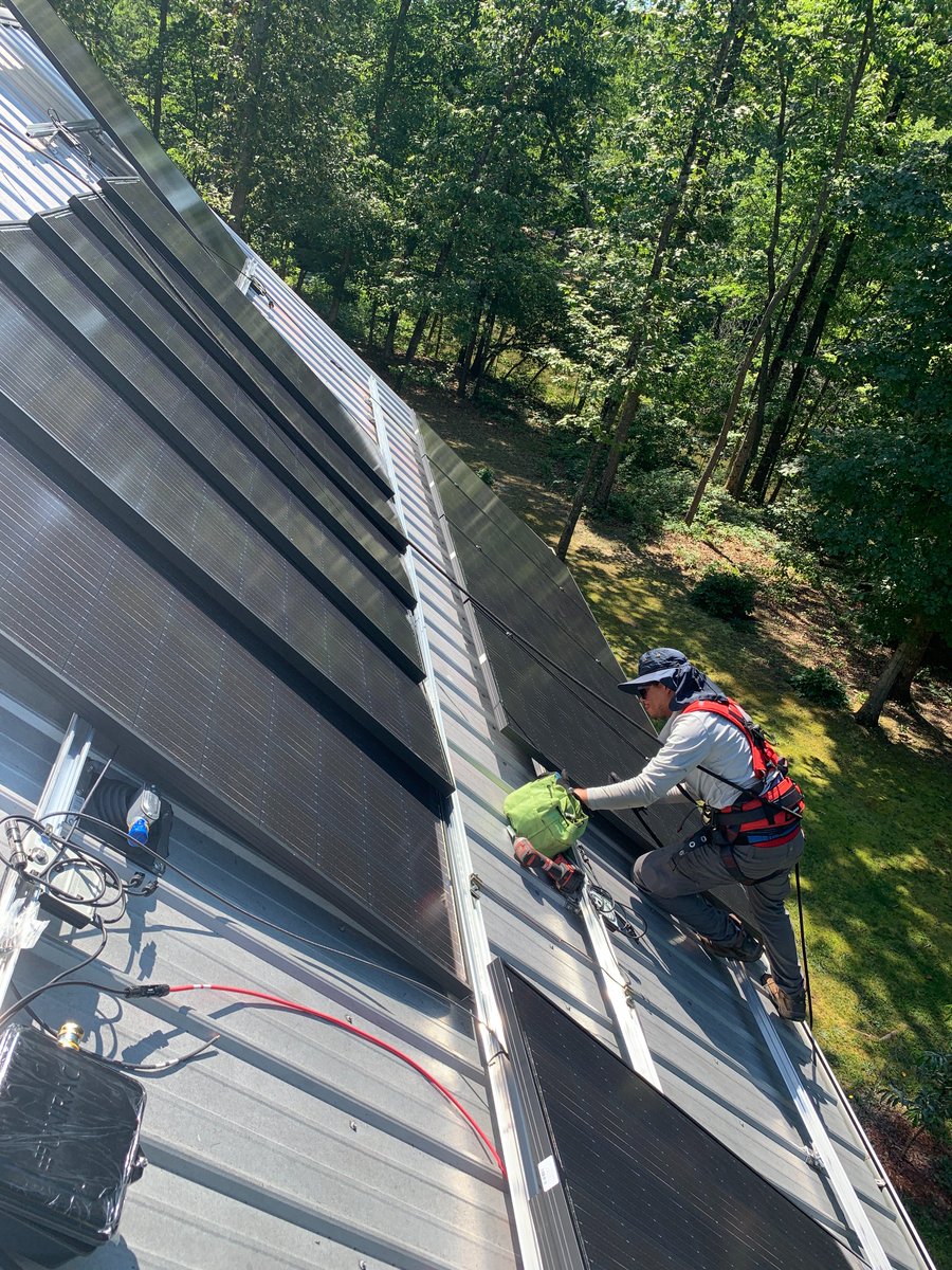 GreenTechNM's tweet photo. It's INSTALL DAY!! ☀️These Silfab 340s are looking pretty sleek on this roof! 😎
#GreenTechEnergy #GoSolar #GoGreen https://t.co/csIgbHhxKD