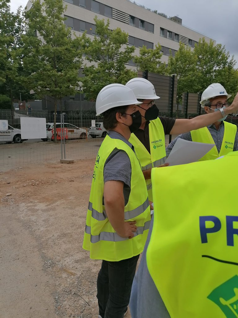 SolerPere's tweet photo. Interessant visita avui a les obres de construcció de vivenda industrial social que està fent #PROMUS al barri de Can Mates #SantCugat amb visió sostenible i eficiència energètica @ajsantcugat https://t.co/4kdYw36yYm