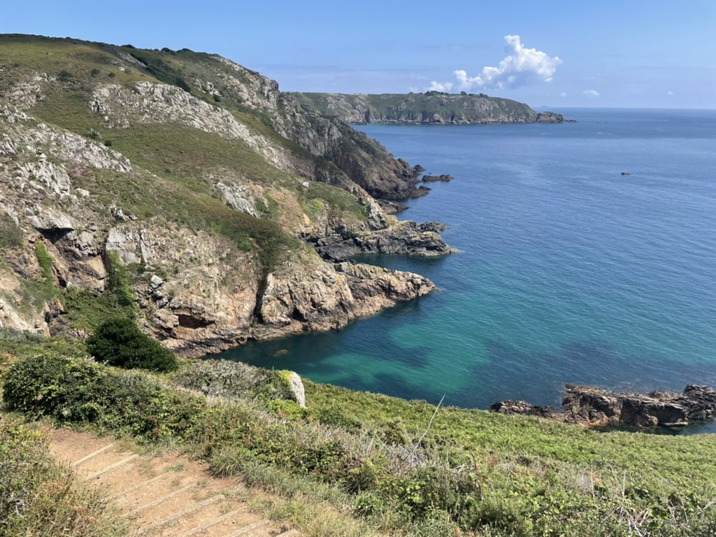 When visitors come to the island, there's only one thing to do: hit the cliffs. Lovey walk from Petit Bot to Le Gouffre 😍#Guernsey #Islands #liveunpaused #visitGuernsey