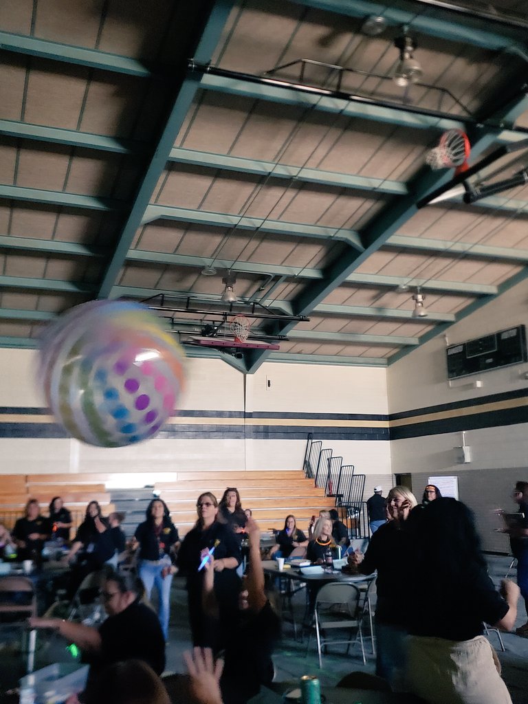 clopez2387's tweet photo. Gearing up for Convocation #ecisdleads @wilsonyoungms https://t.co/Agdj0hlptS