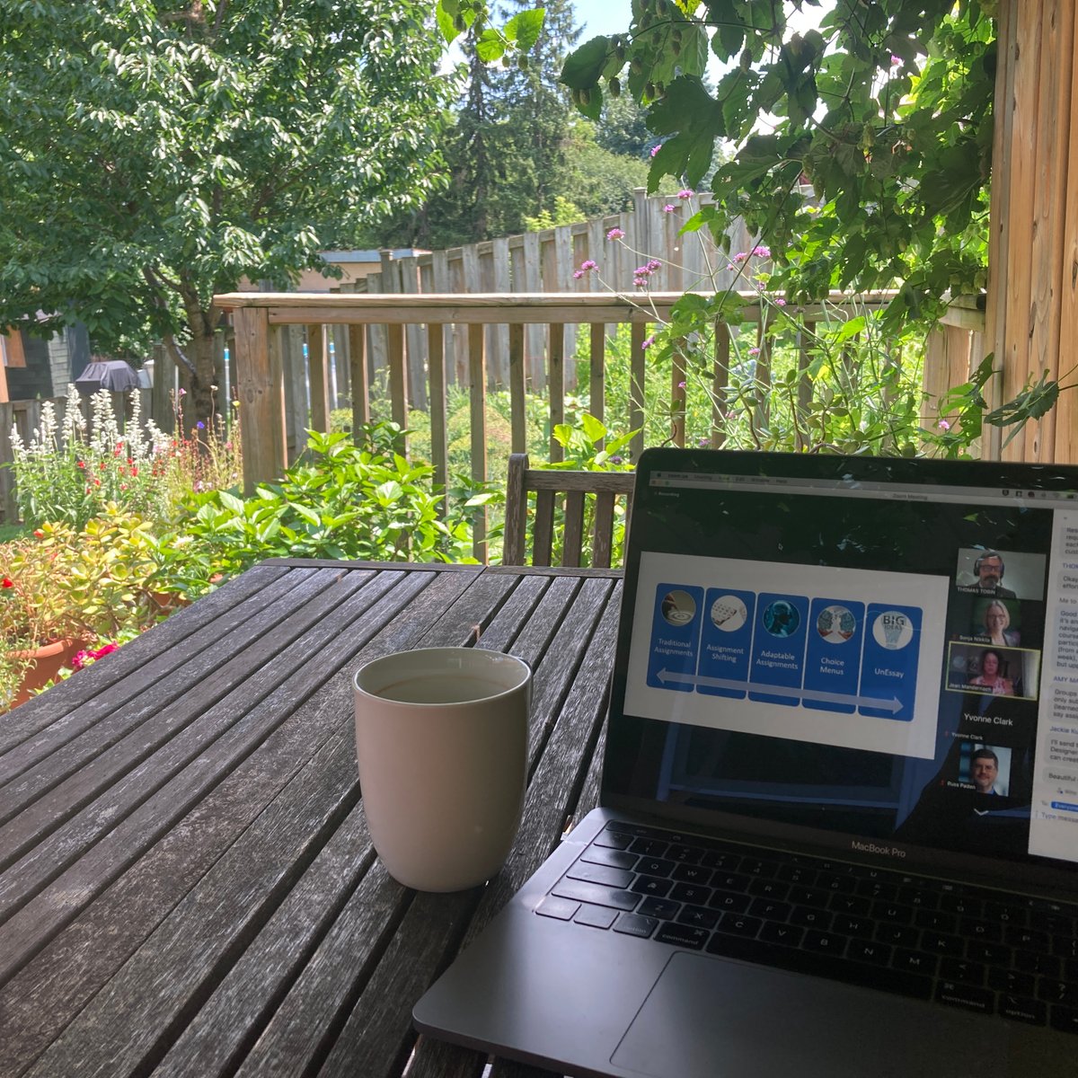 Shout-out to Sonja Nikkila for sharing an extremely enviable set-up for today's #UWDTL Conference!  #DEPD