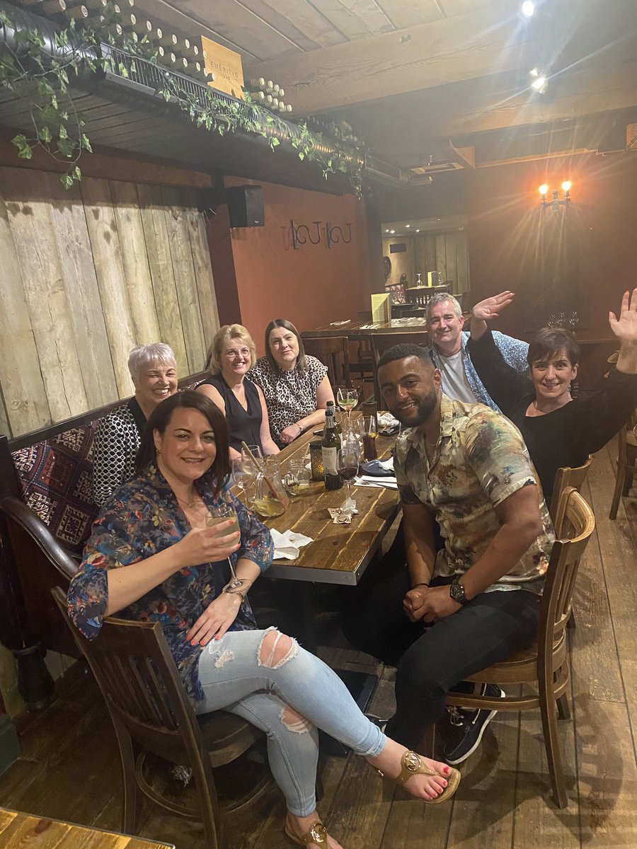 End of an era &amp; new beginnings #teamcentral #bestteamever <a href="/alison_lansley/">Alison Lansley</a> <a href="/simonconnolly2/">simon connolly</a> @ShandKurtis <a href="/JacqHall1/">Jacqueline Hallam</a> <a href="/NicolaFalco5/">Nicola Falco</a>