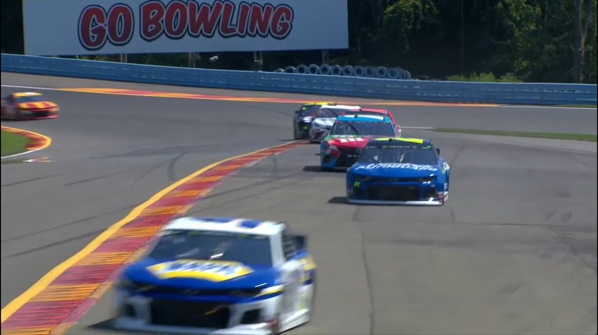 Randomshy26's tweet image. Retweet to scare an F1 fan