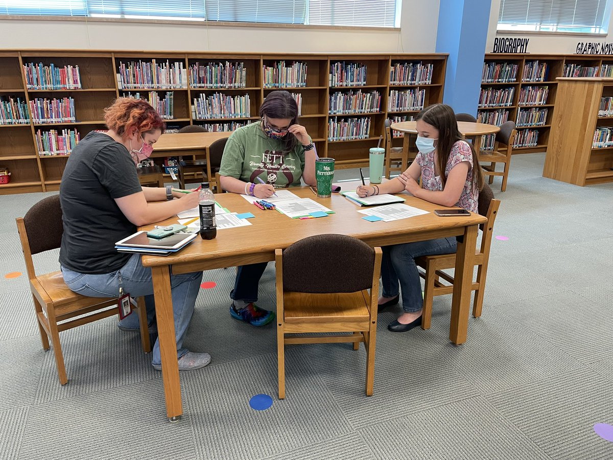 dfletcher_ic's tweet photo. Diving deeper into PNA with @O_StephensES K and 2nd grade teachers. 

#dentonisddelivers #ryanzone https://t.co/216rNWVZsu